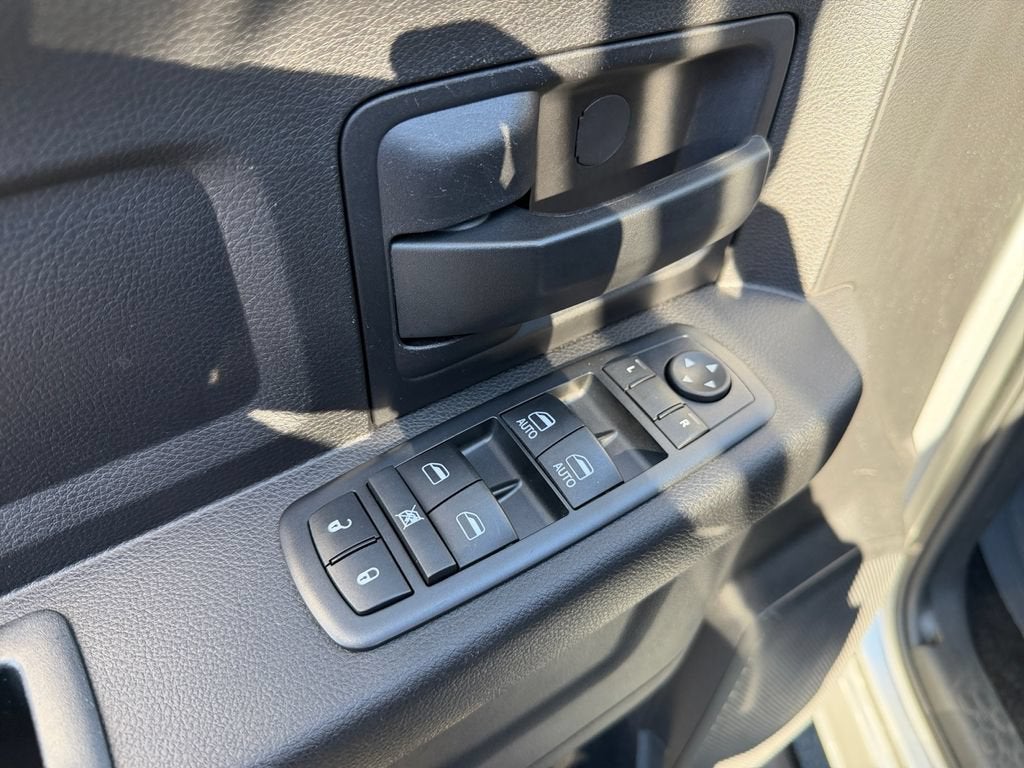 2017 RAM 2500 Tradesman Crew Cab 4x4 6'4" Box