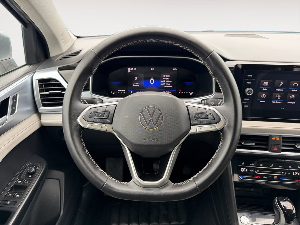 2025 Volkswagen Taos SE