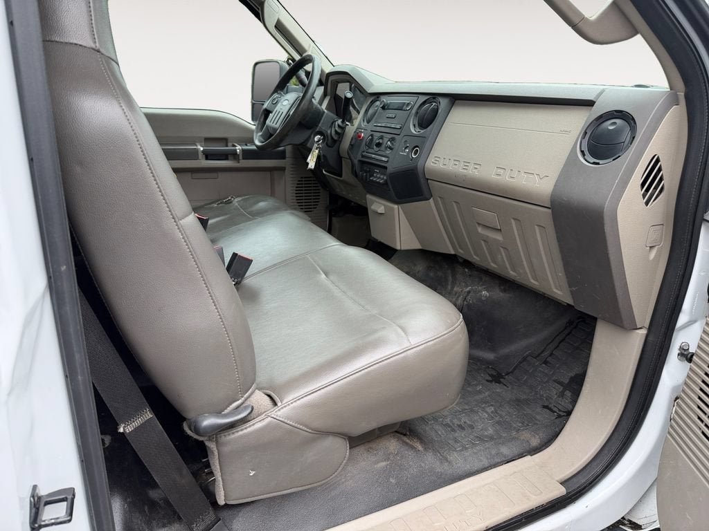 2009 Ford Super Duty F-350 DRW XL