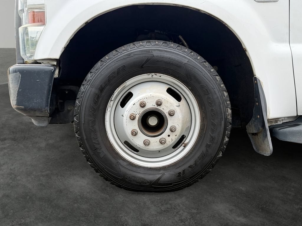 2009 Ford Super Duty F-350 DRW XL