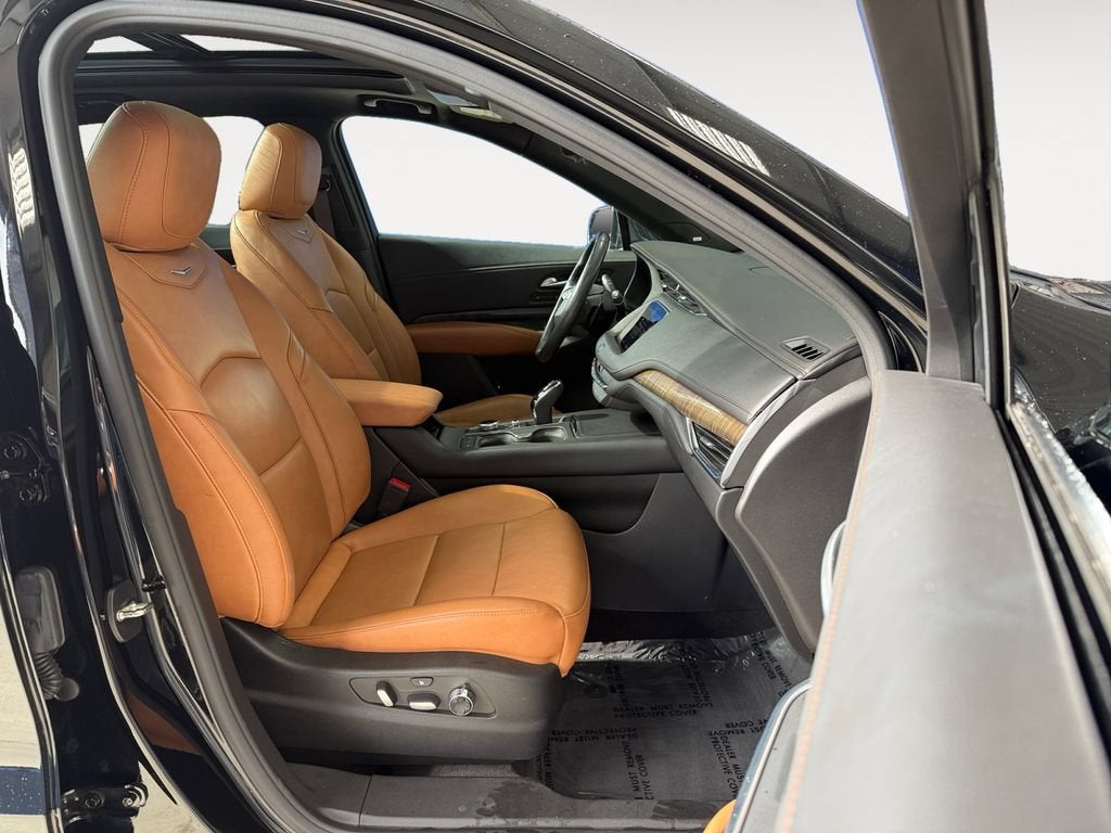 2023 Cadillac XT4 AWD Premium Luxury