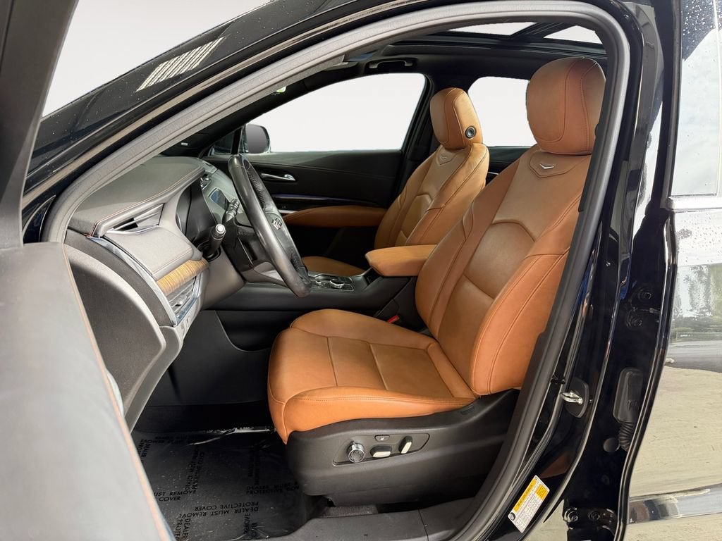 2023 Cadillac XT4 AWD Premium Luxury