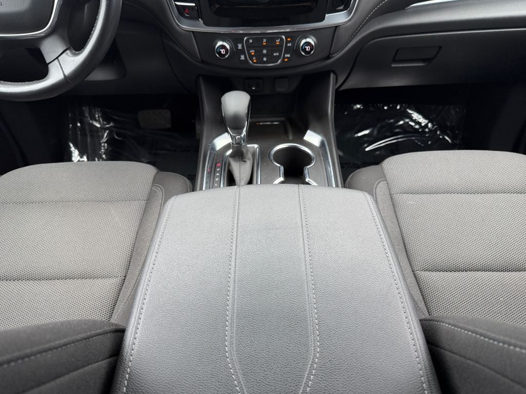 2022 Chevrolet Traverse LT Cloth w/2FL