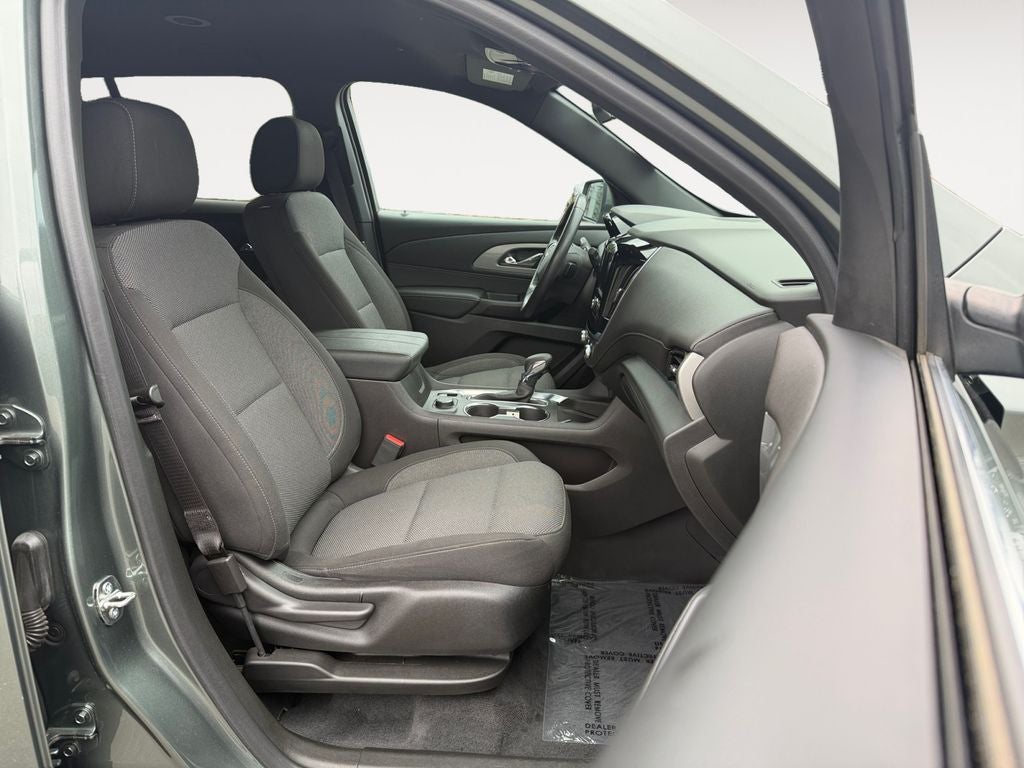 2022 Chevrolet Traverse LT Cloth w/2FL