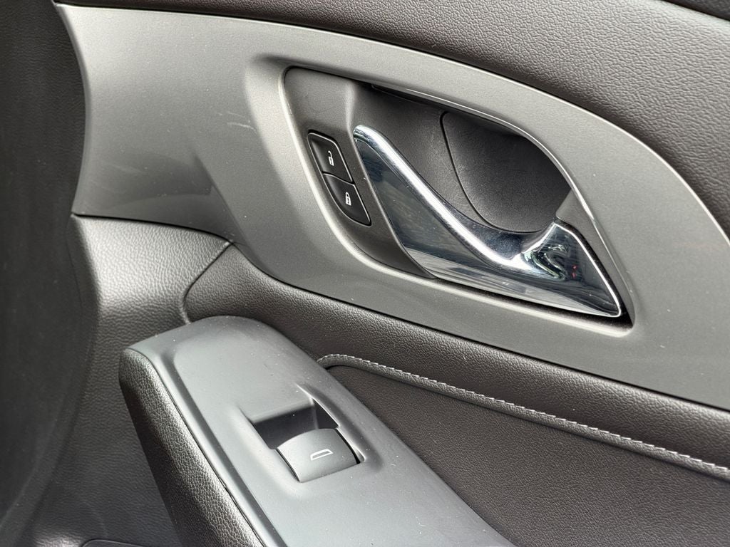 2022 Chevrolet Traverse LT Cloth w/2FL