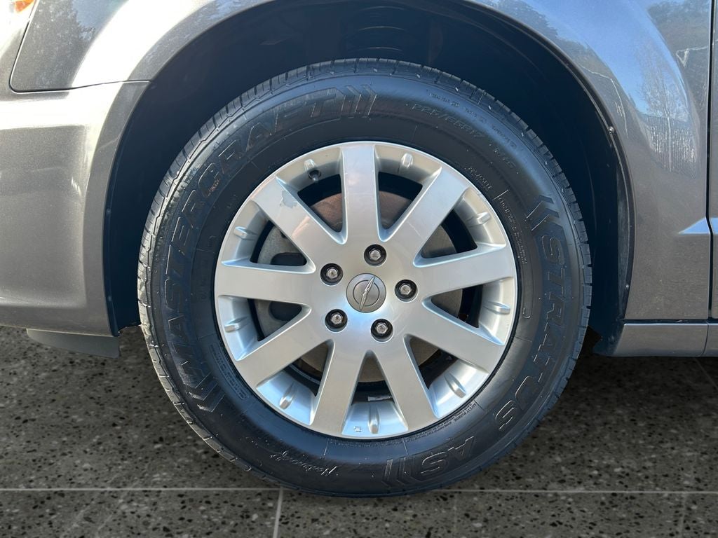 2016 Chrysler Town & Country Touring