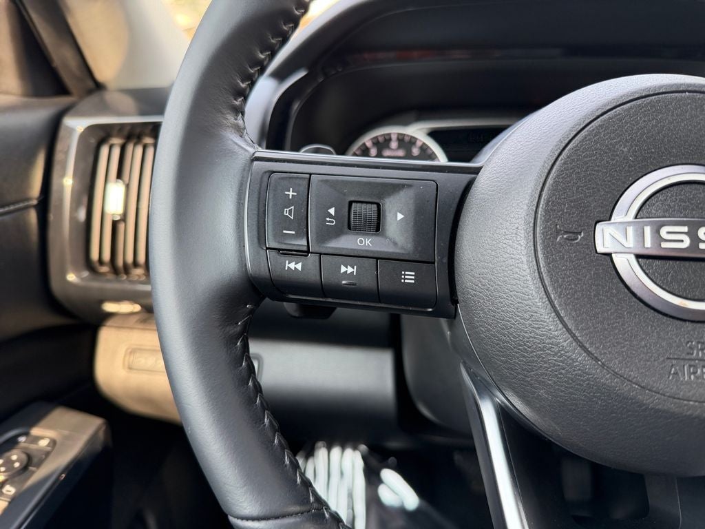 2024 Nissan Pathfinder SV
