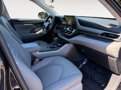 2021 Toyota Highlander LE