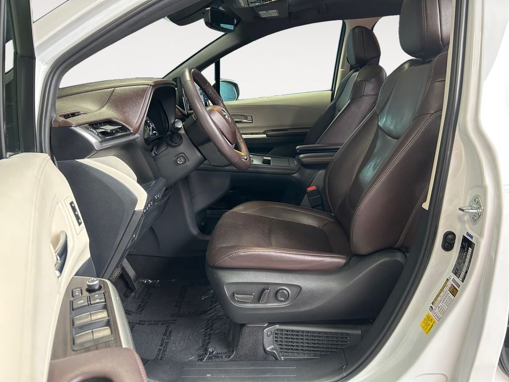 2022 Toyota Sienna Platinum 7 Passenger