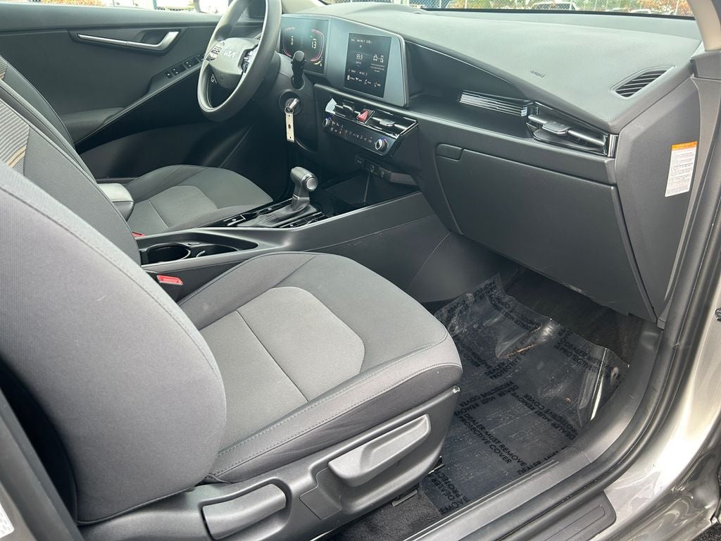 2023 Kia Niro LX
