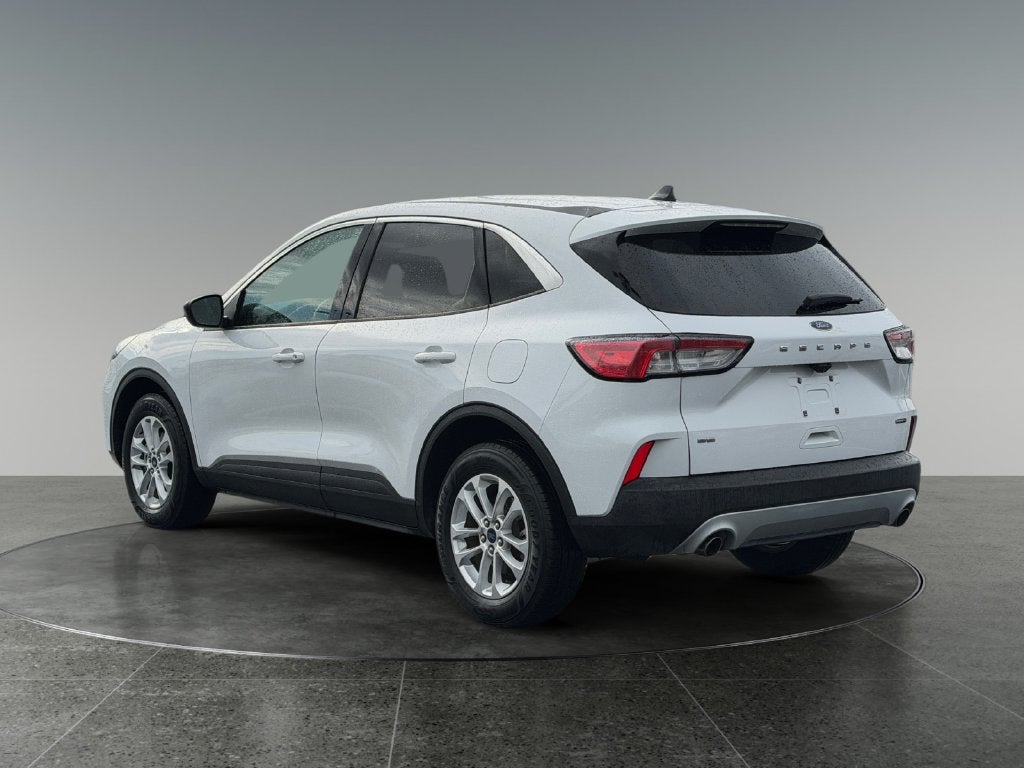 2022 Ford Escape Hybrid SE