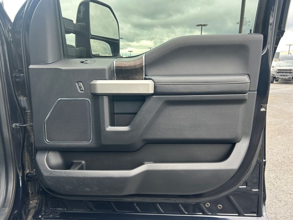 2022 Ford F-350SD Lariat