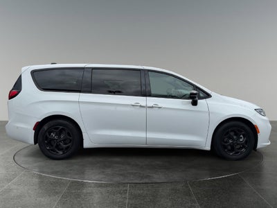 2023 Chrysler Pacifica Hybrid Limited