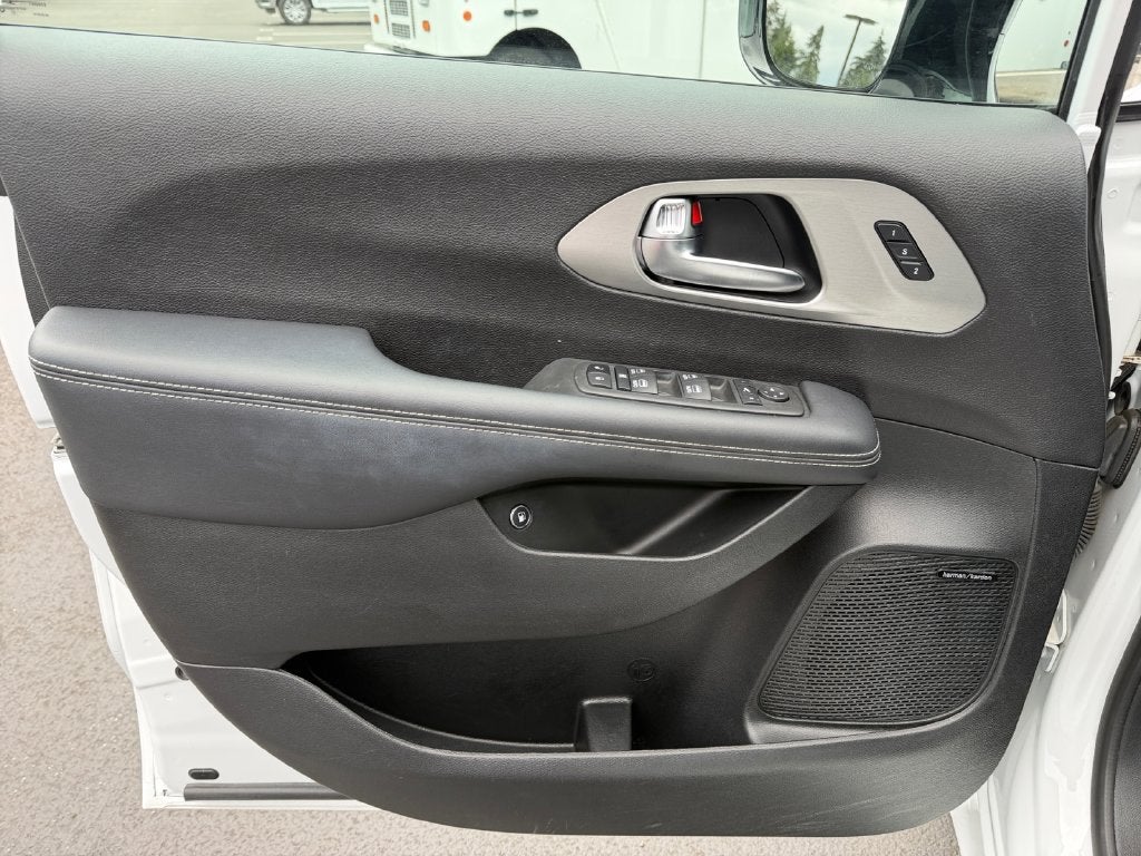 2023 Chrysler Pacifica Hybrid Limited