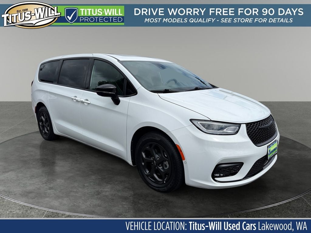 2023 Chrysler Pacifica Hybrid Limited Hybrid's photo