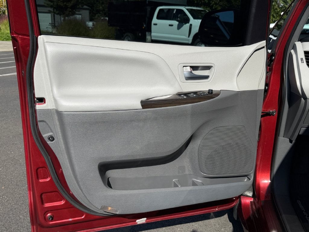 2018 Toyota Sienna XLE Premium 7 Passenger