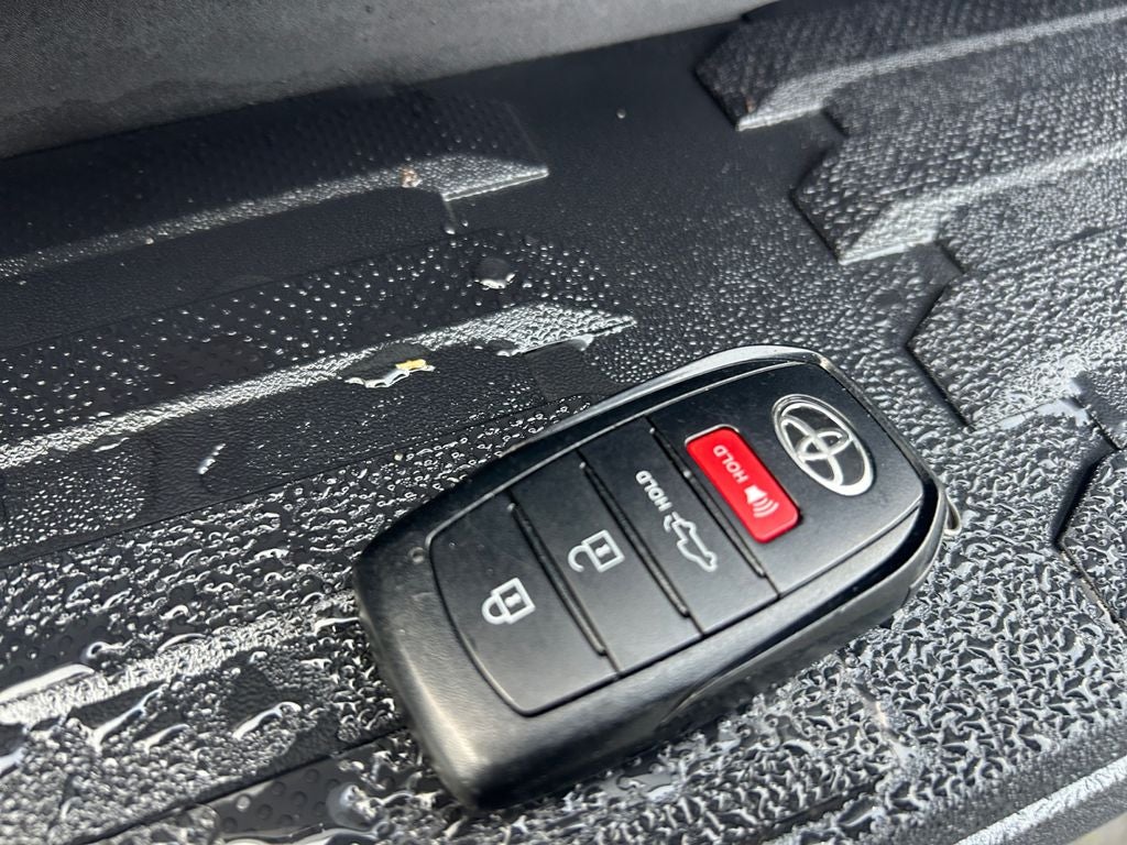 2023 Toyota Tundra Platinum 6" LIFTED W/ FUEL WHEELS