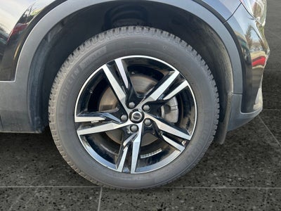 2023 Volvo XC40 B5 Plus Bright Theme