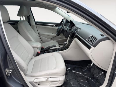 2019 Volkswagen Passat 2.0T SE R-Line