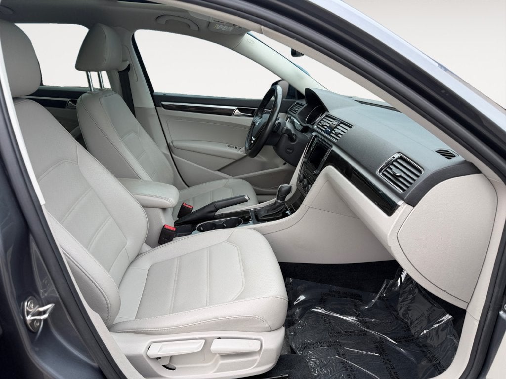 2019 Volkswagen Passat 2.0T SE R-Line