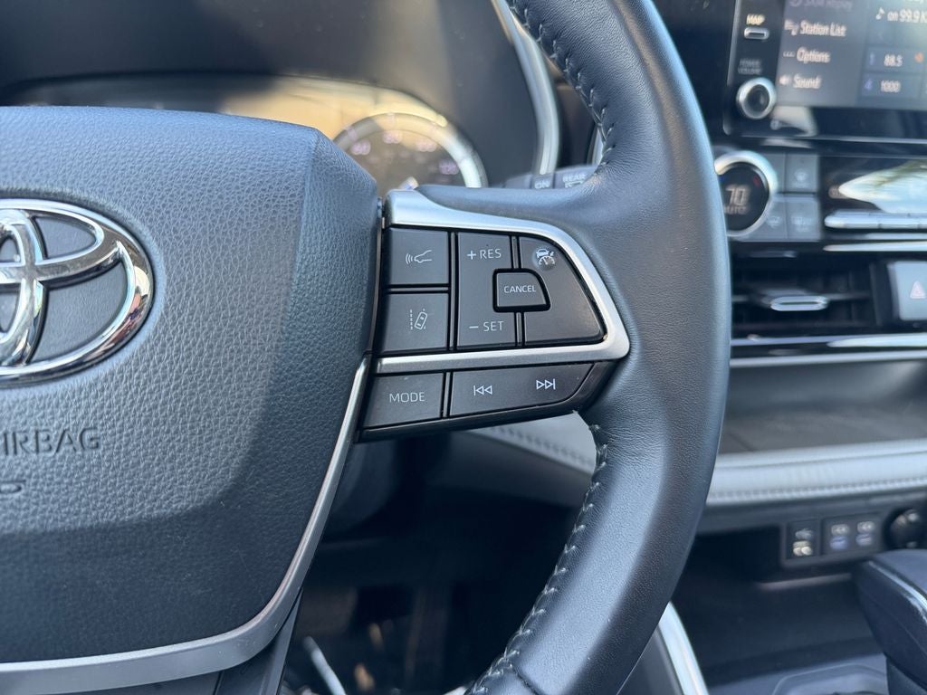 2022 Toyota Highlander Hybrid XLE