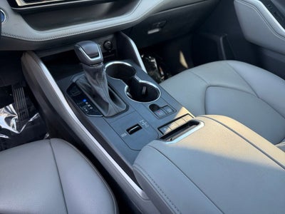 2022 Toyota Highlander Hybrid XLE