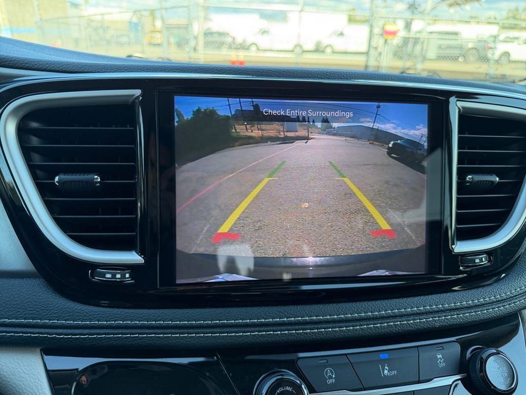 2022 Chrysler Pacifica Touring L