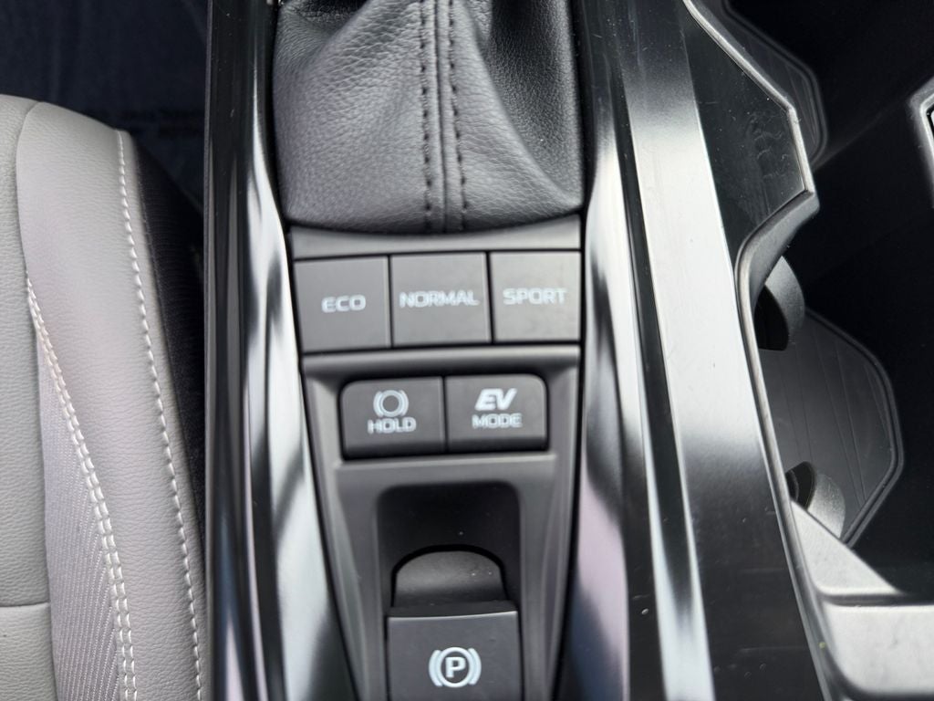 2025 Toyota Camry SE HYBRID