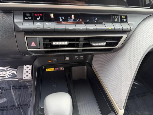 2025 Toyota Camry SE HYBRID