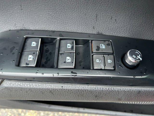 2020 Toyota CAMRY HYBRID XLE 1 Owner Local Trade In