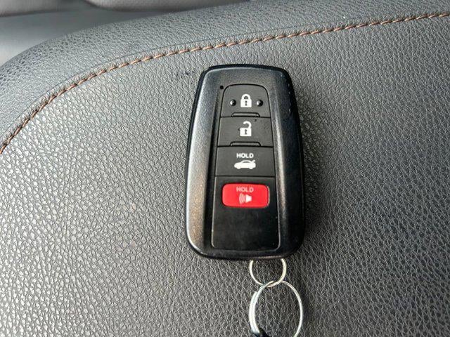 2020 Toyota CAMRY HYBRID XLE 1 Owner Local Trade In