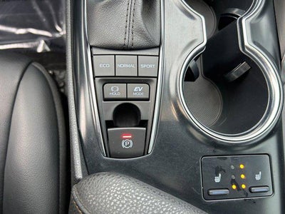 2020 Toyota CAMRY HYBRID XLE 1 Owner Local Trade In