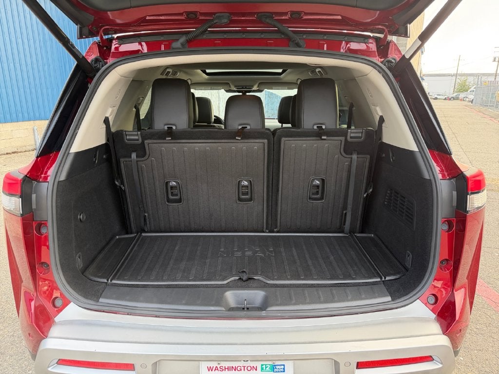 2023 Nissan Pathfinder SL