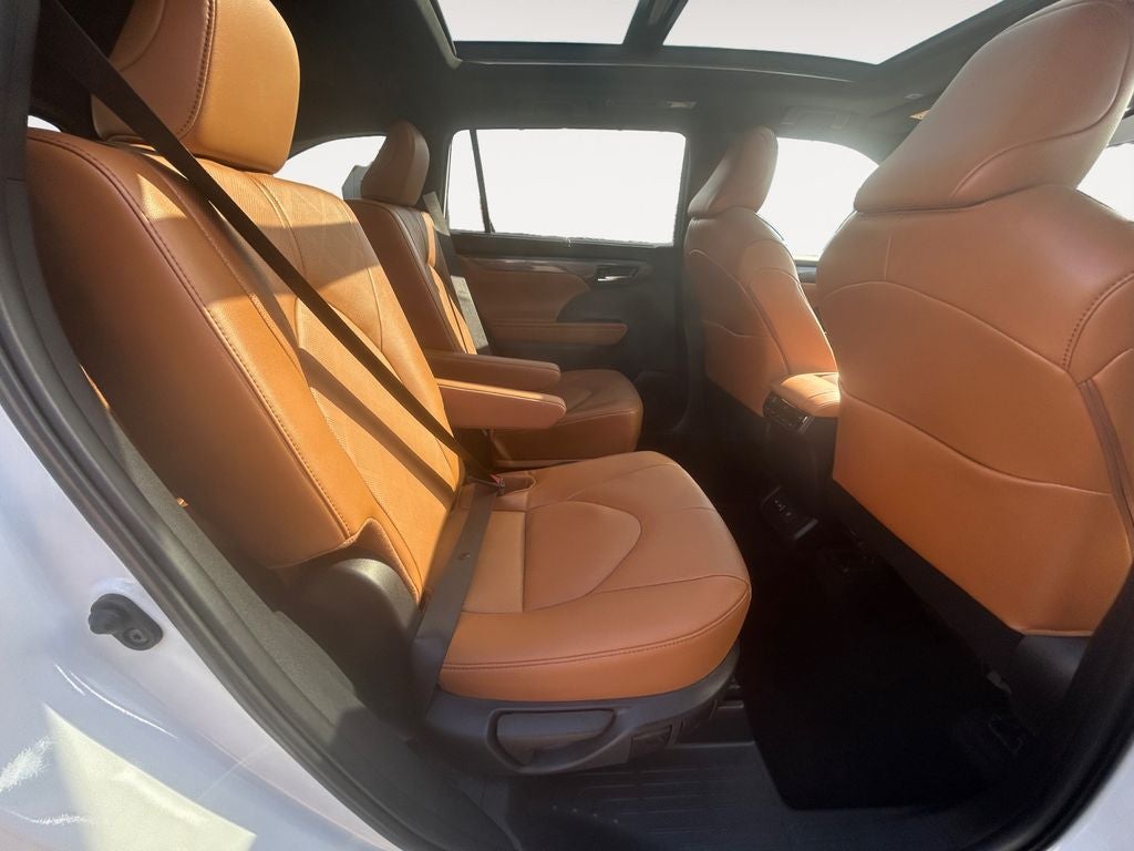 2025 Toyota HIGHLANDER Platinum