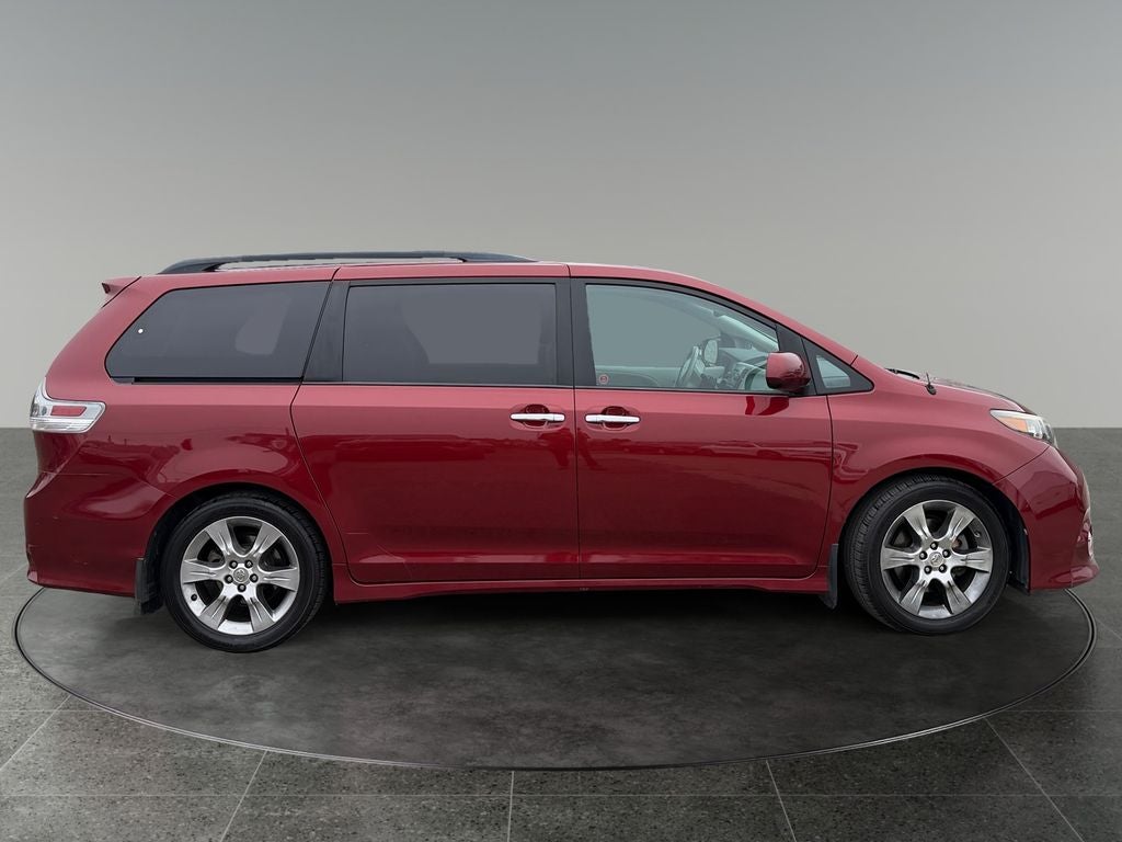 2013 Toyota Sienna SE 8 Passenger