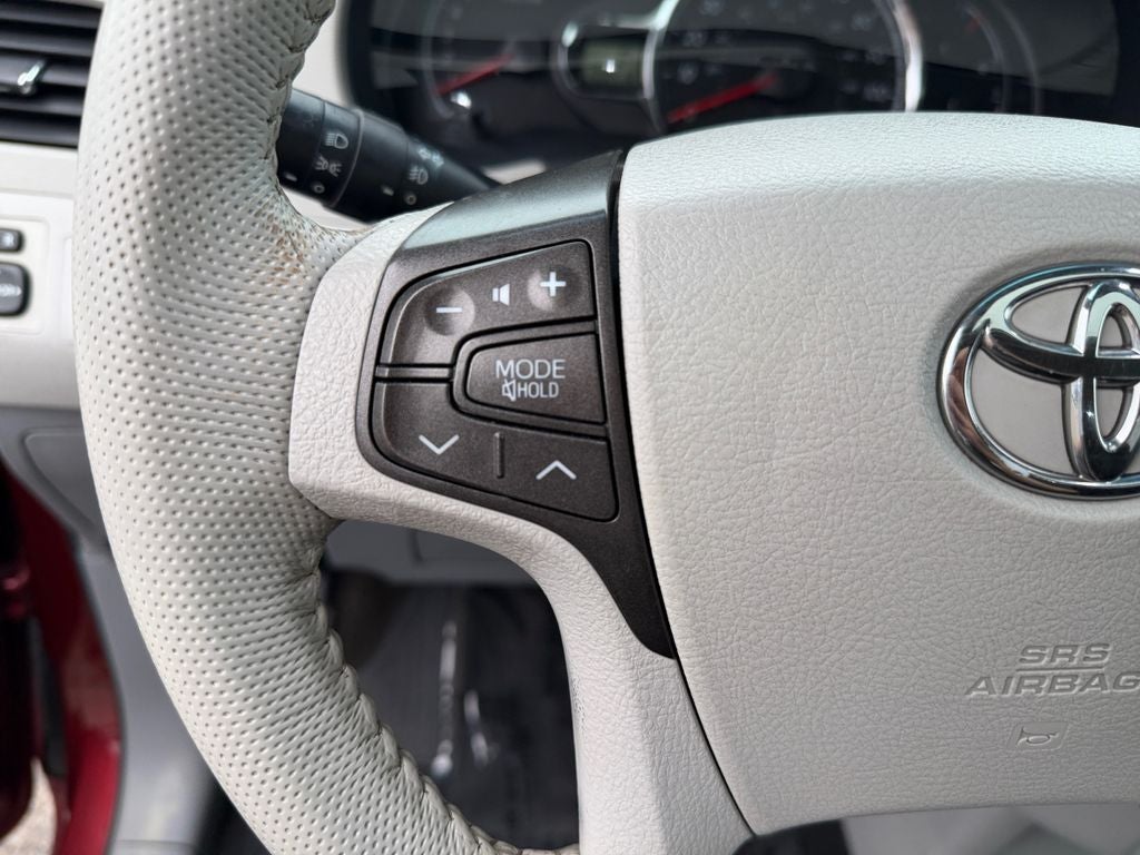 2013 Toyota Sienna SE 8 Passenger