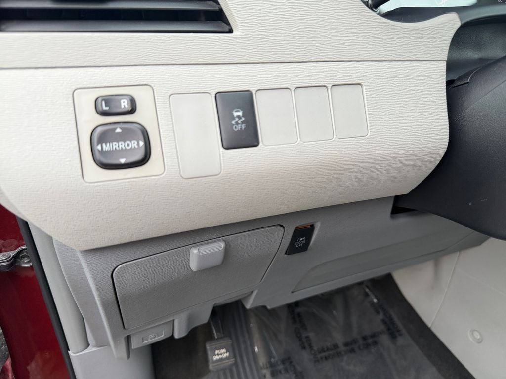 2013 Toyota Sienna SE 8 Passenger