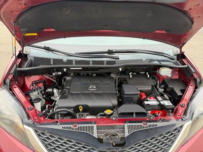 2013 Toyota Sienna SE 8 Passenger