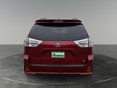 2013 Toyota Sienna SE 8 Passenger