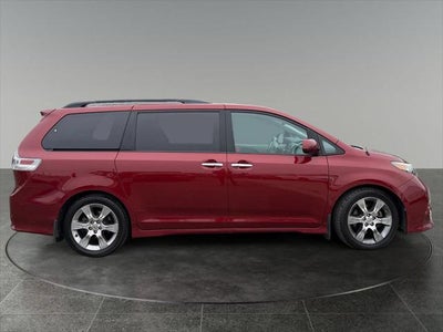 2013 Toyota Sienna SE 8 Passenger