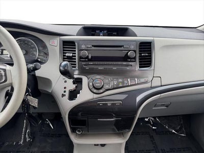 2013 Toyota Sienna SE 8 Passenger