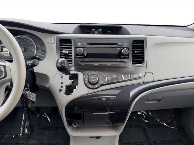 2013 Toyota Sienna SE 8 Passenger