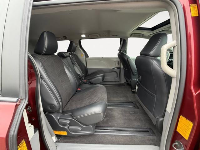 2013 Toyota Sienna SE 8 Passenger
