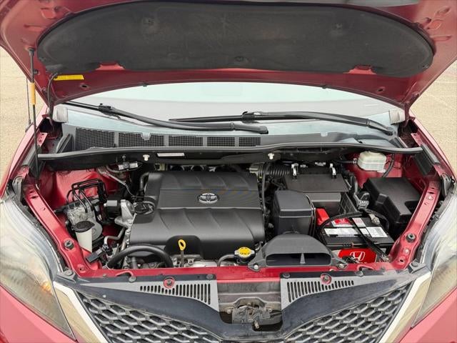 2013 Toyota Sienna SE 8 Passenger