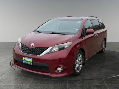 2013 Toyota Sienna SE 8 Passenger