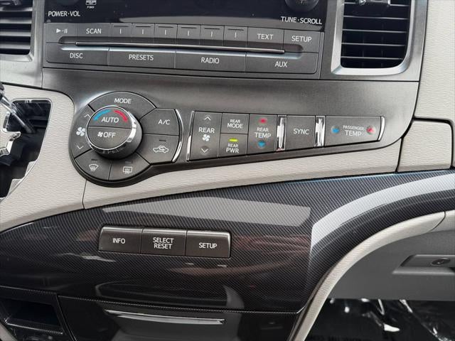 2013 Toyota Sienna SE 8 Passenger