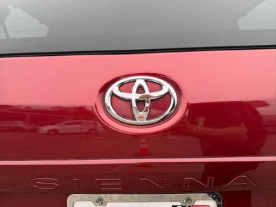 2013 Toyota Sienna SE 8 Passenger