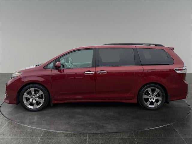 2013 Toyota Sienna SE 8 Passenger