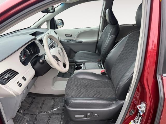 2013 Toyota Sienna SE 8 Passenger