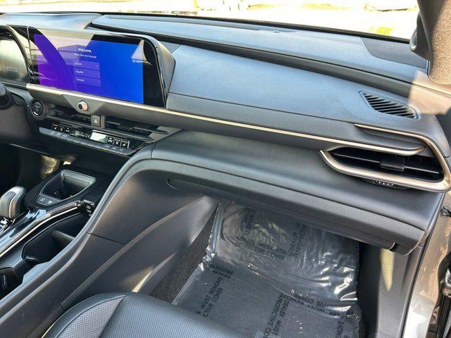 2025 Toyota CROWN Platinum